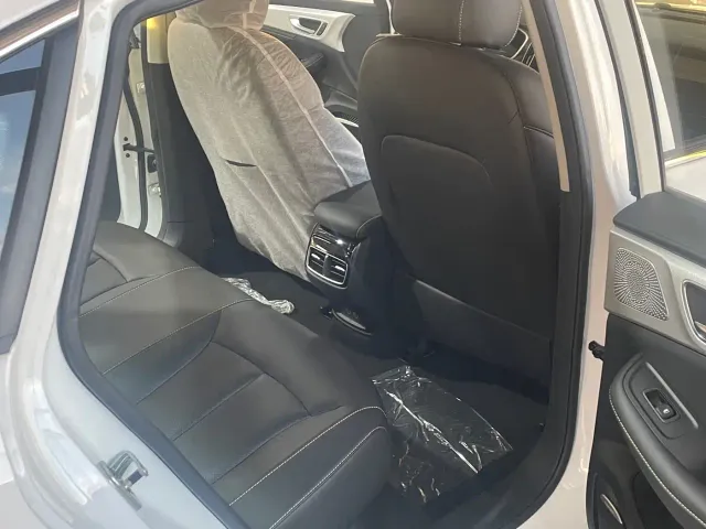 Roewe i6 MAX EV — Фото автомобиля 10