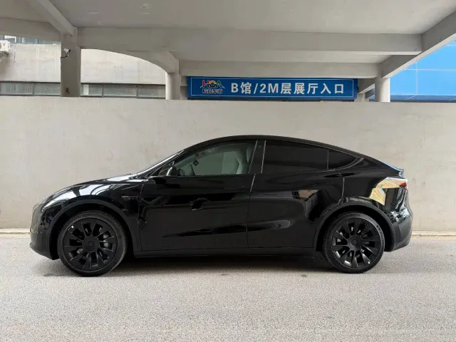 Tesla Model Y — Фото автомобиля 8