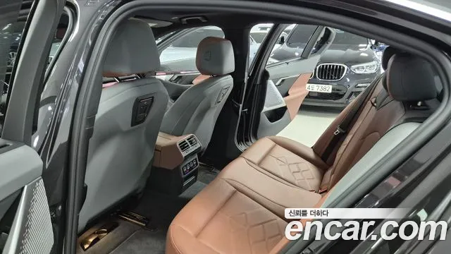 BMW 5 Series — Фото автомобиля 11