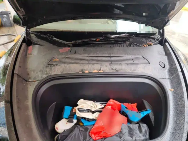 Tesla Model Y — Фото автомобиля 21