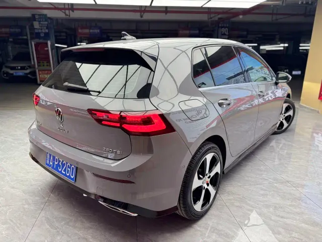 Volkswagen Golf — Фото автомобиля 5