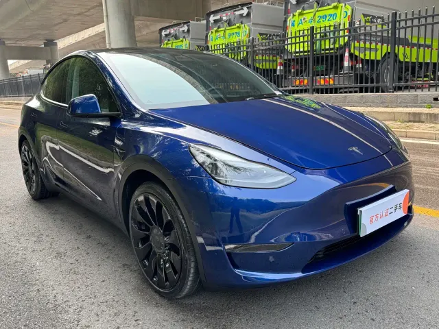 Tesla Model Y — Фото автомобиля 3