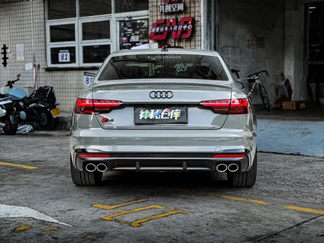 Audi S4 — Фото автомобиля 5