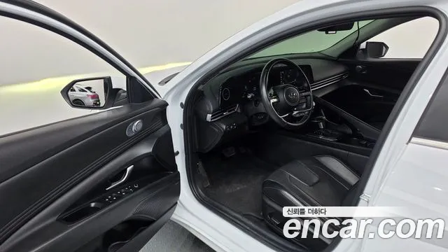 Hyundai Avante CN7 — Фото автомобиля 10