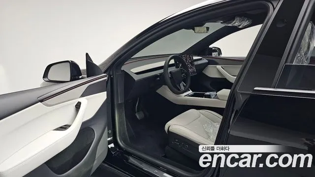 Tesla Model Y — Фото автомобиля 15