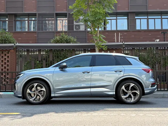 Audi Q4 e-tron — Фото автомобиля 5