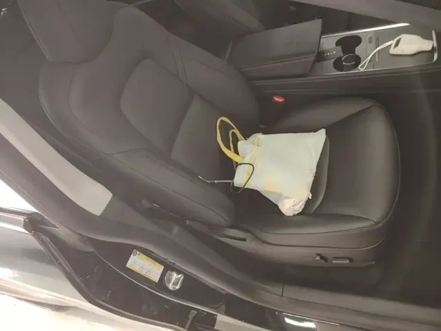 Tesla Model Y — Фото автомобиля 23