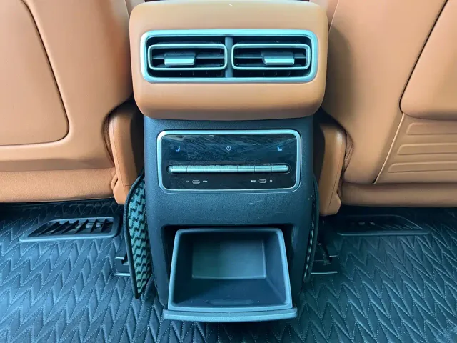 Li Auto L7 — Фото автомобиля 20