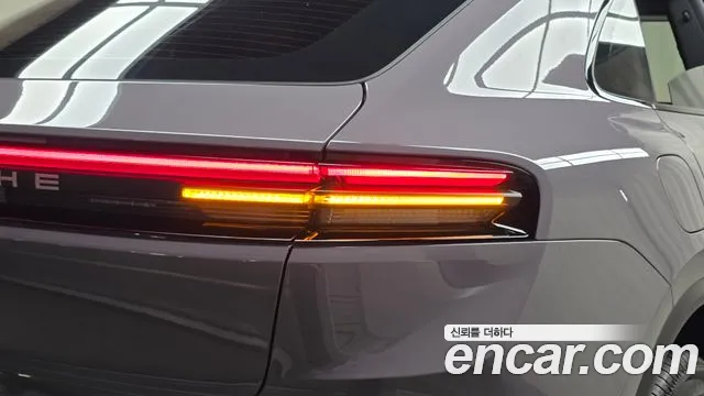 Porsche Macan Electric — Фото автомобиля 8