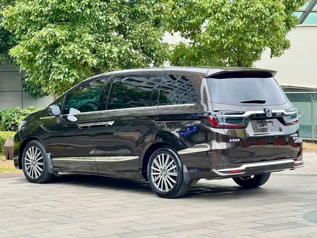 Honda Elysion — Фото автомобиля 4