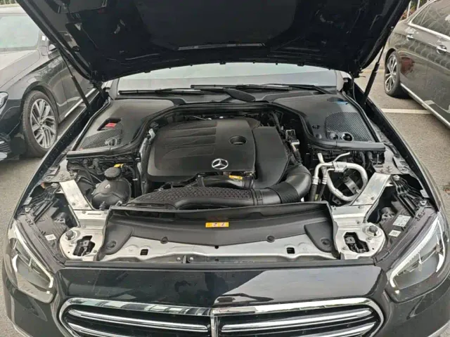 Mercedes-Benz E-Class — Фото автомобиля 19