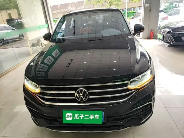 Volkswagen Tiguan L — Фото автомобиля 2