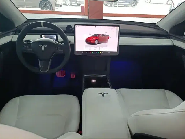 Tesla Model Y — Фото автомобиля 9