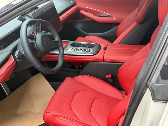 Xiaomi SU7 — Фото автомобиля 2