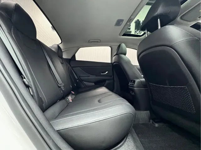Hyundai Elantra — Фото автомобиля 12