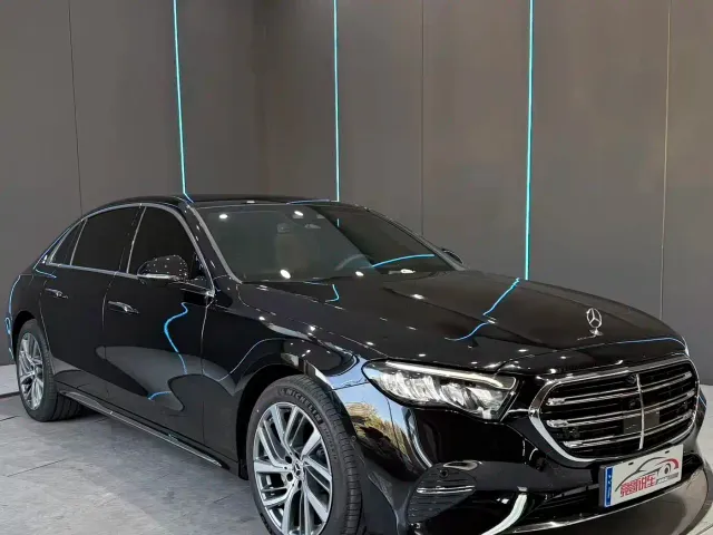 Mercedes-Benz E-Class — Фото автомобиля 3