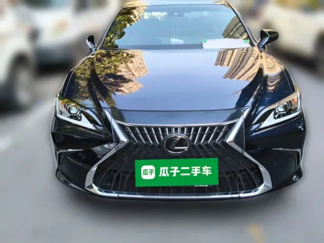 Lexus ES — Фото автомобиля 2