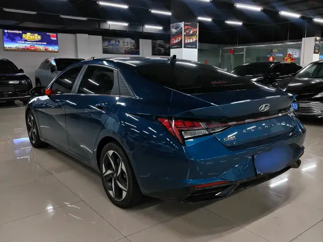 Hyundai Elantra — Фото автомобиля 8