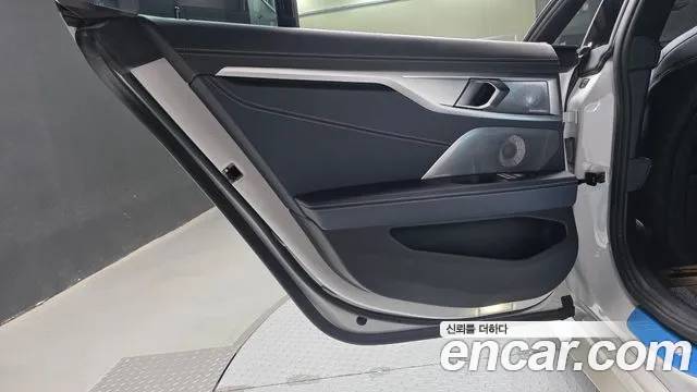 BMW 8 Series G15 — Фото автомобиля 14