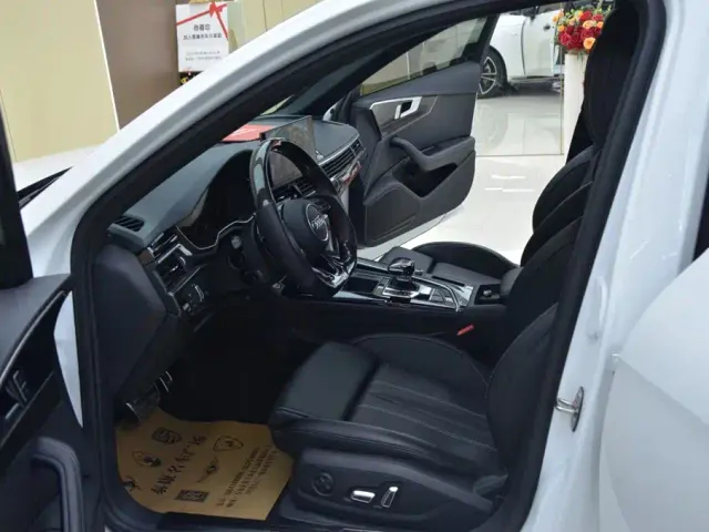 Audi Audi A4L 2024 40 TFSI Luxury Dynamic — Фото автомобиля 4