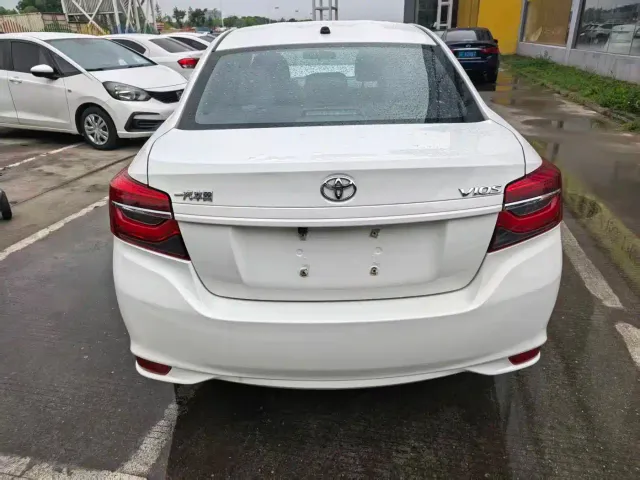 Toyota Vios — Фото автомобиля 8