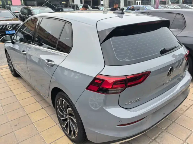 Volkswagen Golf — Фото автомобиля 8