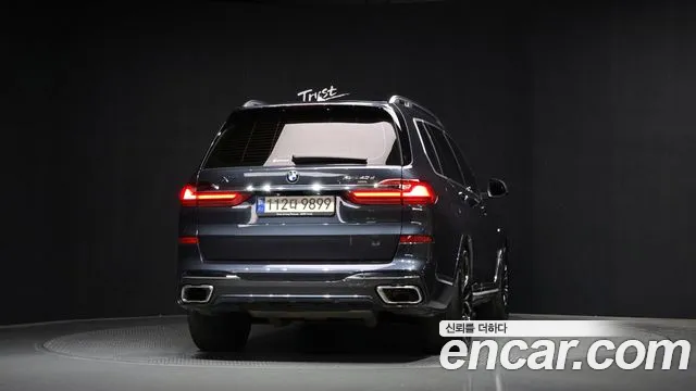 BMW X7 — Фото автомобиля 4