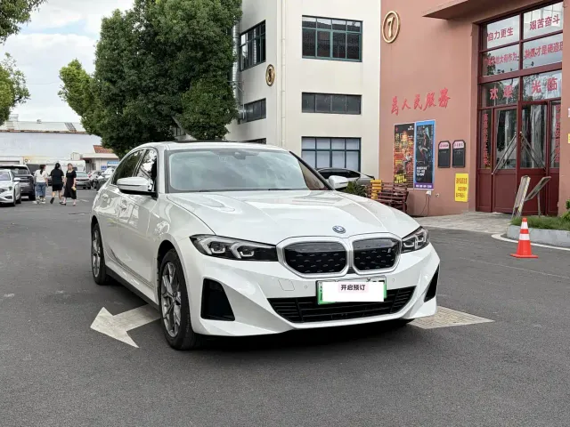 Фотография автомобиля — BMW i3