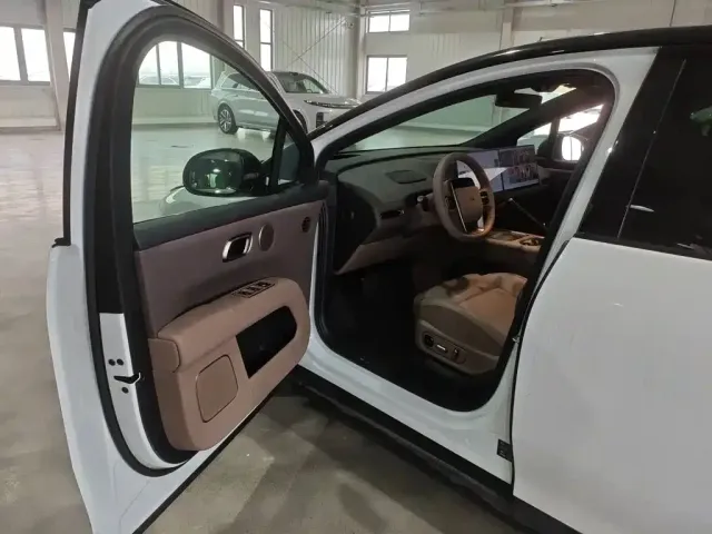 Li Auto i6 — Фото автомобиля 3