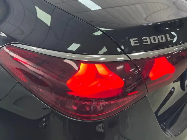 Mercedes-Benz E-Class — Фото автомобиля 10