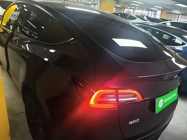 Tesla Model Y — Фото автомобиля 4