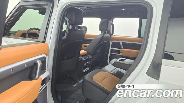 Land Rover Defender — Фото автомобиля 10