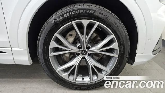 Audi Q8 55 TFSI quattro Premium — Фото автомобиля 20