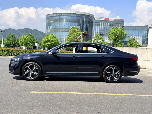 Volkswagen Passat — Фото автомобиля 7