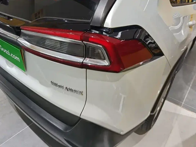 Toyota Wildlander — Фото автомобиля 7