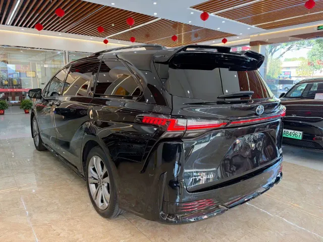 Toyota Sienna — Фото автомобиля 6