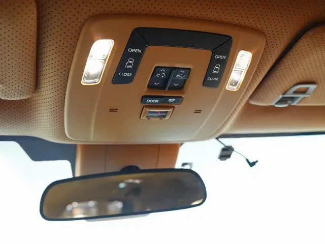 Toyota Sienna — Фото автомобиля 12