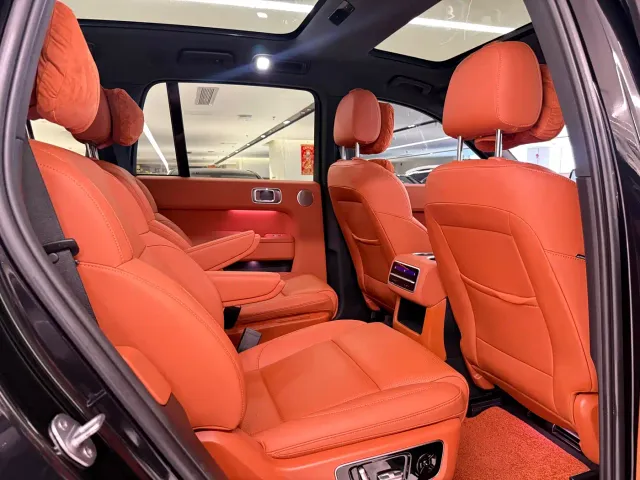 Li Auto L8 — Фото автомобиля 13