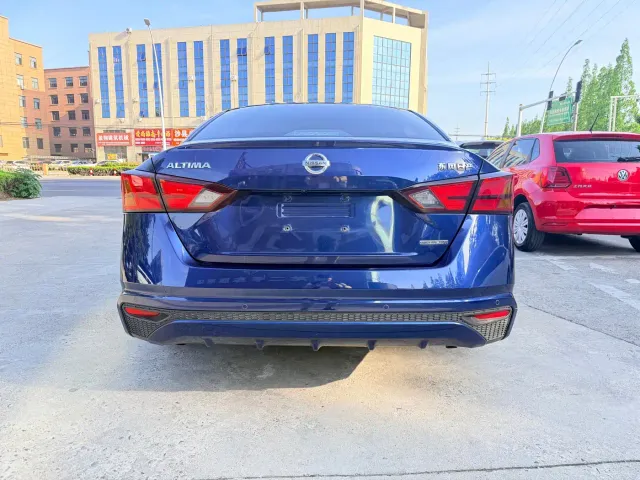 Nissan Teana — Фото автомобиля 3
