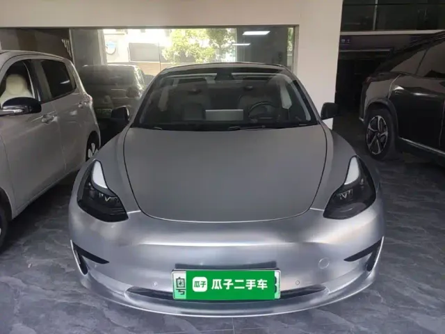 Tesla Model 3 — Фото автомобиля 2