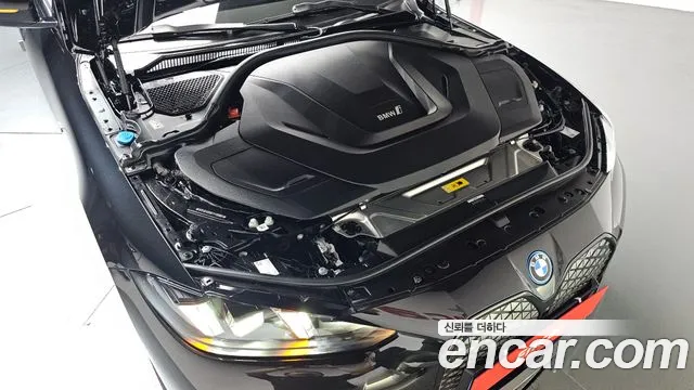 BMW i4 — Фото автомобиля 4