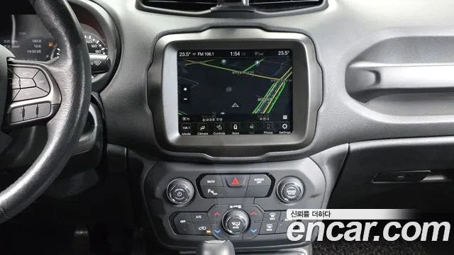 Jeep Renegade — Фото автомобиля 14