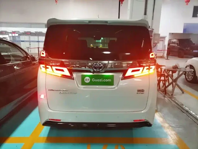 Toyota Vellfire — Фото автомобиля 5