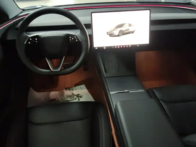 Tesla Model 3 — Фото автомобиля 12