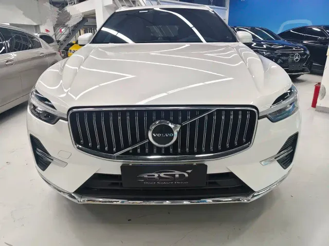 Volvo XC60 — Фото автомобиля 2