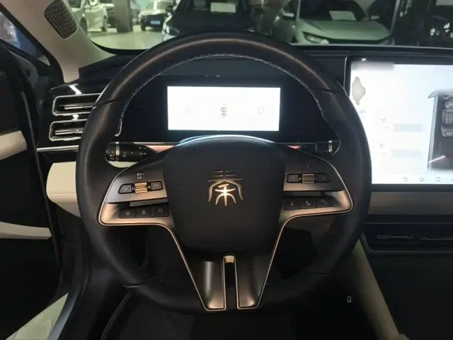 BYD Qin L — Фото автомобиля 10