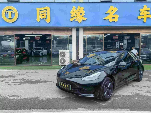 Фотография автомобиля — Tesla Model 3