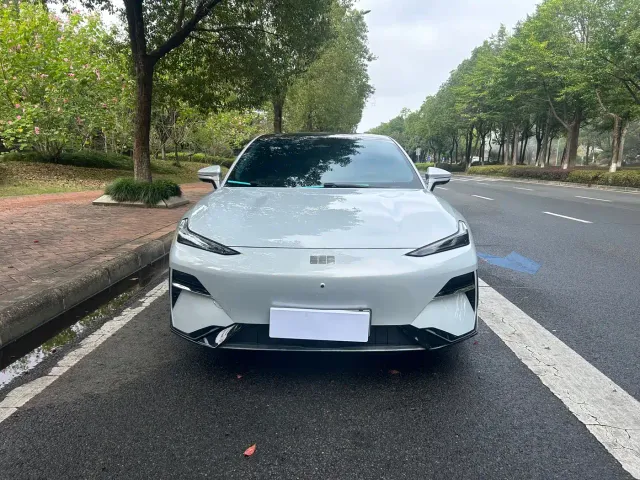 Geely Galaxy E8 — Фото автомобиля 2