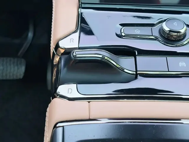 Nio ES8 — Фото автомобиля 8
