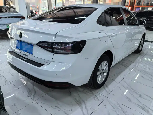 Volkswagen Lavida — Фото автомобиля 5